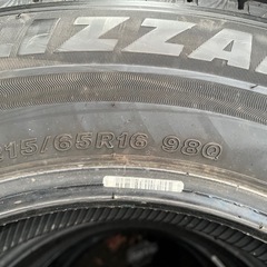 スタッドレスタイヤ4本215/65R16 98QブリヂストンBS ブリザックVRX3 倉庫保管ゴム質良 ミゾ多バリ溝の画像
