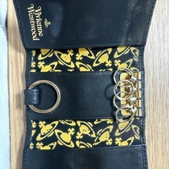 Vivienne キーケース
の画像