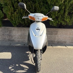 1月限定愛知県内配送無料！総額7万円！整備済み エンジン絶好調  すぐ乗れます SUZUKI レッツ2  原付き 2スト  デリバリー Uber Eats No.1 シルバーの画像