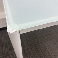 デザインテーブル　シンプルの画像