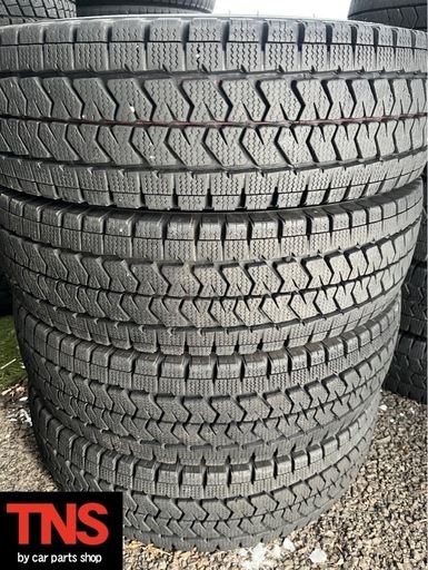 スタッドレスタイヤ4本195/80R15 107/105N LT ブリヂストンBS