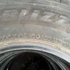 スタッドレスタイヤ4本195/80R15 107/105N LT ブリヂストンBS ブリザックVL10 倉庫保管 ゴム質良 ミゾ多バリ溝　の画像