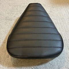 シングルシート S38T ホンダ スーパーカブ プロ クロスカブ JA60 JA59 JA45 JA42 JA44 JA10 AA04 AA09 AA07 カーボン調 黒  ハリケーンハンドルの画像