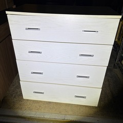 木製4段タンスの画像