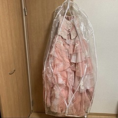 ピンクのカラードレスの画像