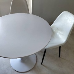 丸テーブル♪オシャレなダイニングテーブル＆椅子セットの画像