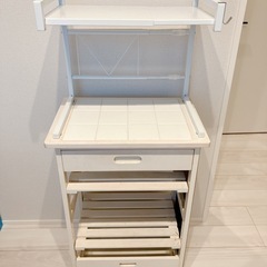 キッチン台とレンジ台と棚の画像