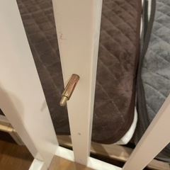 白いベビーベッドの画像