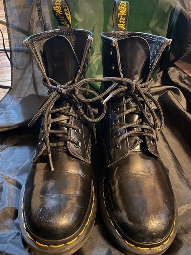 Dr. Martens ブラックブーツ 4 UK / 6 US (るう) 上挙母の靴《ブーツ