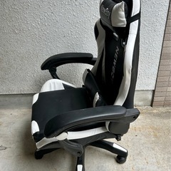 ゲーミングチェア NewBoy 黒×白 リクライニング 腰クッション付の画像