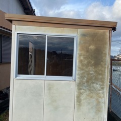 取引者決めました　物置　倉庫　窓付き倉庫補修材料（木材）無料で提供　の画像