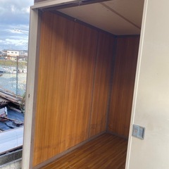 取引者決めました　物置　倉庫　窓付き倉庫補修材料（木材）無料で提供　の画像