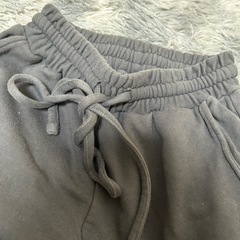 By youanceダークグレー スウェット サイドポケット付きの画像