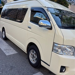ハイエースコミューター14名乗りの画像