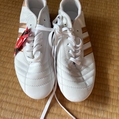 レッドサッカーシューズの画像