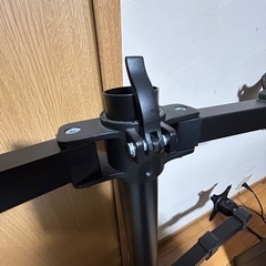 モニターアーム 4画面対応 マルチディスプレイ　　の画像