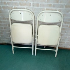ローチェア 折りたたみ式　2脚　ホワイト　子供から大人まで　セット売り　椅子の画像