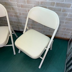 ローチェア 折りたたみ式　2脚　ホワイト　子供から大人まで　セット売り　椅子の画像