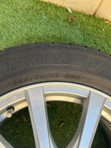 スタッドレスタイヤ225/60Ｒ17 ホイール付き４本セット