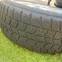 スタッドレスタイヤ225/60Ｒ17 ホイール付き４本セットの画像