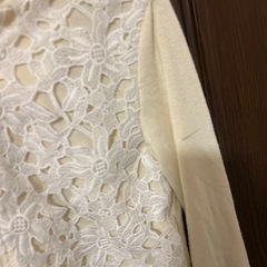 レディース パーカー 花柄 レースフリル 白 ベージュの画像