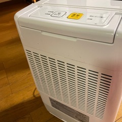 アイリスオーヤマ 除湿機 衣類乾燥 強力除湿 除湿器 タイマー付 静音設計 除湿量 2.0L デシカント方式 DDB-20 ホワイトの画像