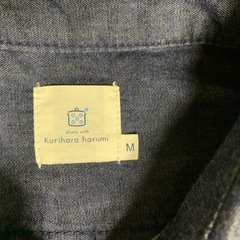 1   美品　栗原はるみ 薄手ダークブルー デニム 長袖シャツ　Mの画像