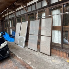 【ドライバー兼 手元作業スタッフ募集】  仙台店と登米店同時募集！　襖・障子・網戸の張り替え／未経験歓迎／年齢不問  当方は、襖・障子・網戸の張り替えを行っている一人親方です。 現場数増加につき、運転と簡単な手元作業を手伝っていただける方を募集します。の画像