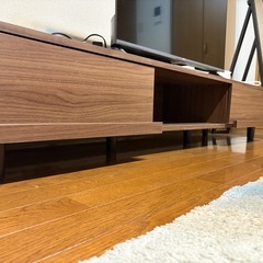 TCLテレビ32v&アイリスオーヤマ テレビ台 ローボード ウォールナット の画像