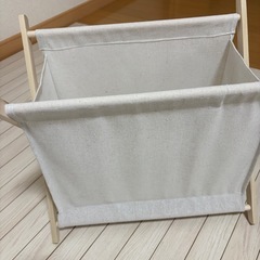 荷物や本ラックの画像