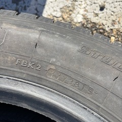 スタッドレスタイヤ17.5トラック用6本(ホイールは無し)の画像