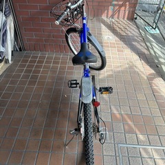 24インチ　外装6段変速　かご付き子供用自転車　ブルーの画像