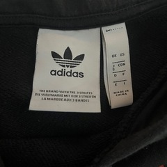 アディダス　adidas パーカー 送料込みの画像