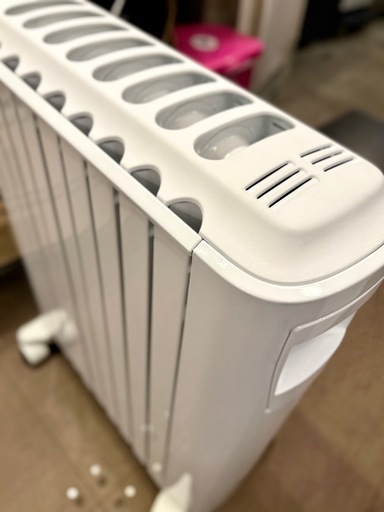 デロンギ オイルヒーター RHJ65L0915 デジタルパネル キャスター付き 暖房器具 ホワイト　10畳～13畳　ユニカルド DeL