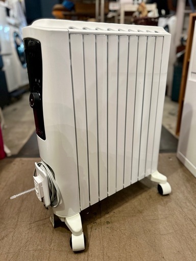 デロンギ オイルヒーター RHJ65L0915 デジタルパネル キャスター付き 暖房器具 ホワイト　10畳～13畳　ユニカルド DeL