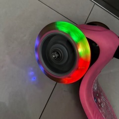 子ども用キックボードの画像