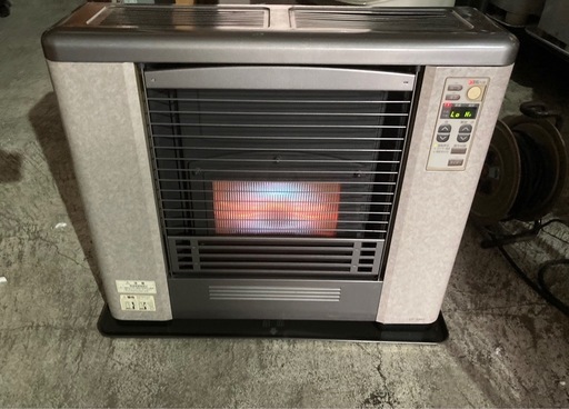 　木造〜18畳　コンクリ〜29畳　FF式石油ストーブ　ゼータス　サンデン 燃焼確認済み　