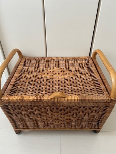 【値下げ中！】アンティーク　ラタン製 蓋付きバスケット 値下げ中！】アンティーク ラタン製 蓋付きバスケット ラタン