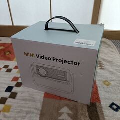 ほぼ新品　プロジェクターの画像