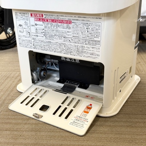 【超美品‼️】定価26,400円♪ イワタニ 2020年製 カセットガスストーブ デカ暖 暖房器具  カセットボンベ式 ウォームホワイ