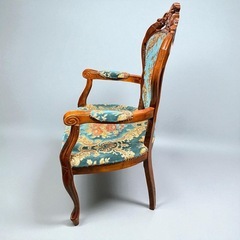 アンティーク調 木製アームチェア｜クラシック柄の画像