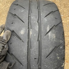 タイヤ無料二つ　の画像