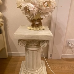 造花もお付けします、花瓶　フラワーベースの画像