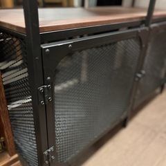 インダストリアル メッシュ扉 キャビネット シェルフ 収納棚 スチール×木天板 / industrial mesh cabinet shelf steel wood storage  IKEA イケア FJÄLLBO フィエルボ シェルフユニット オープンシェルフ 棚 FJALLBO ikea 完成品 リビング シェルフ スチール 無垢材 木製 インダストリアル　の画像