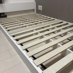  【最終値下げ／1/27まで】 コンセント付 セミダブル ベッドフレーム ホワイトの画像