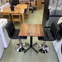 【リサイクルショップ ピカソ 小松原】🍽️✨カフェ風✨ダイニング3点セット‼️ ✨木目テーブル＋昇降チェア2脚セット✨☕🪑🪑★0645★の画像