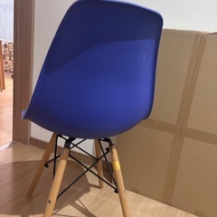 椅子　プラスチック素材の画像