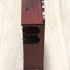 ミニチュアのタンス　ドールハウス、ぬいぐるみ用　アンティークなミニチュア家具の画像