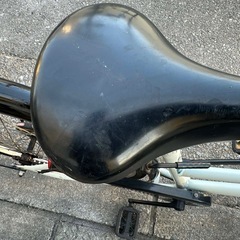 『ＳＡＬＥ　４０％』　ママチャリ　２７インチ　ライト　カゴ　付き　白　配達可能の画像