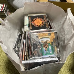 CD    洋楽と邦楽両方あり。多量の画像